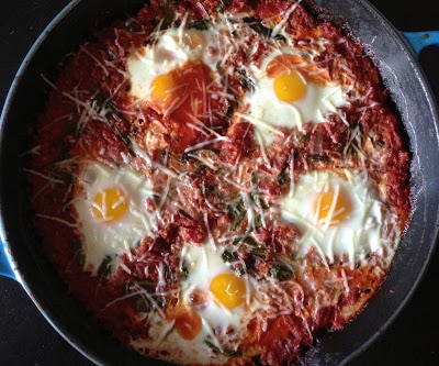 quinoa-baked-eggs-with-spinach-and-pancetta