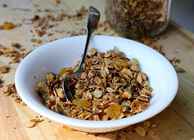 vegan-maple-cinnamon-granola-with-chia-seeds-6