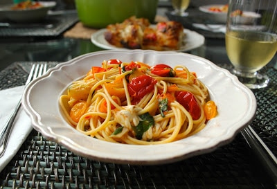 spaghetti-with-cherry-tomato-sauce-mozzarella-and-basil