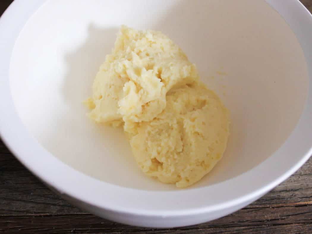 Mashed-potato-pancakes-with-goat-cheese-and-chives-step-1