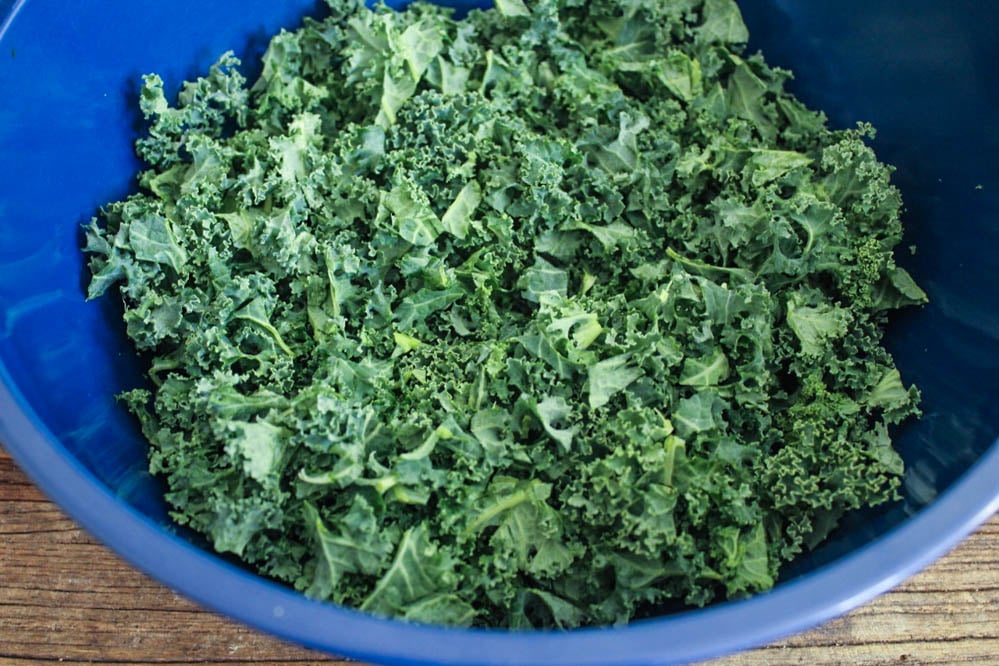 vegan-kale-salad-with-edamame-roasted-cashews-and-miso-dressing-step-2