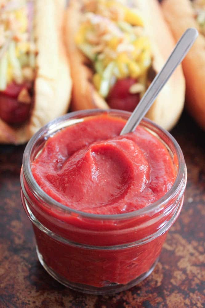 Grilled-Beef-Hot-Dogs-with-Mango-Cucumber-Slaw-and-Srirachup-4