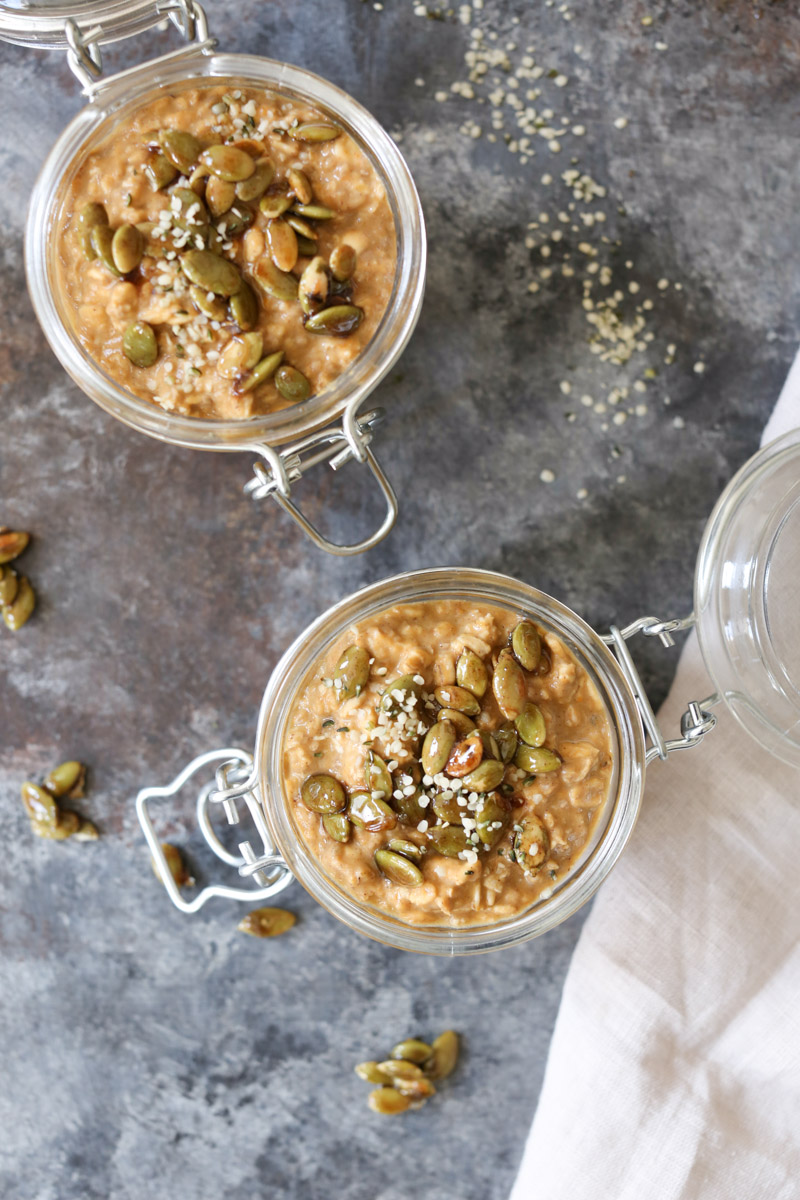 vegan-pumpkin-spice-latte-overnight-oats-with-maple-pepitas-2